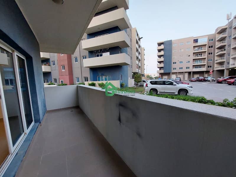 Modern Apartment |  Balcony & Parking | Prime Location