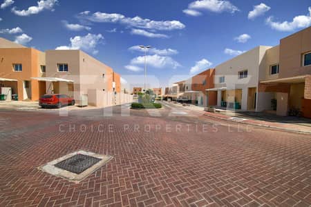 فیلا 3 غرف نوم للبيع في الريف، أبوظبي - External Photo of Contemporary Village Al Reef Villas Al Reef Abu Dhabi UAE (22). jpg