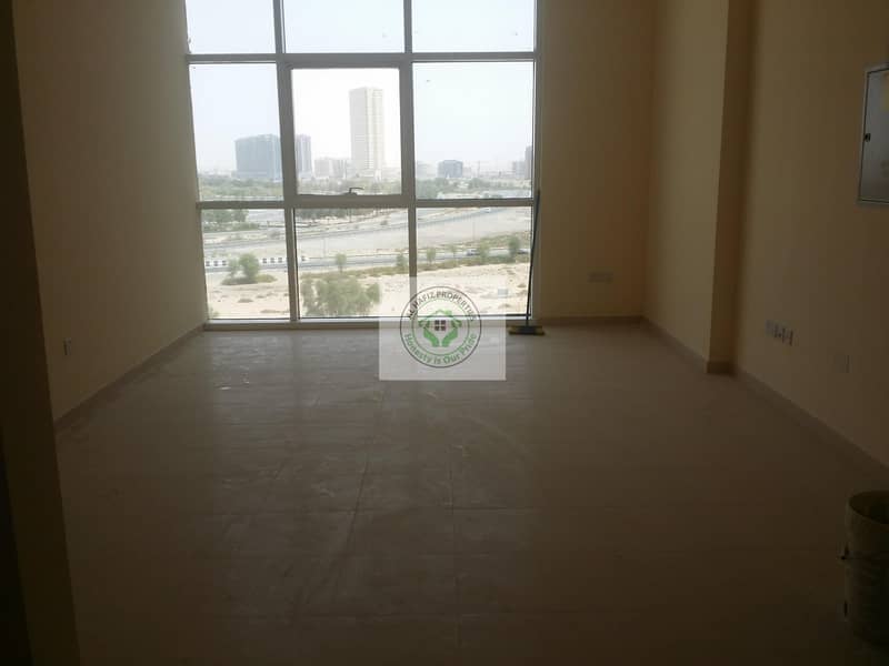 one bed with close kitchen for rent in dubai silicon  oasis  (silicon gate 04 ) just in