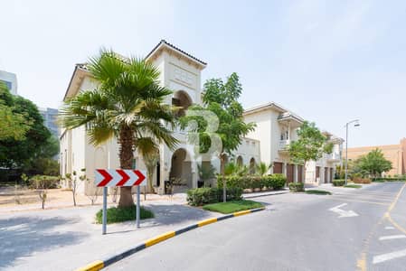 فیلا 6 غرف نوم للايجار في الفرجان، دبي - فیلا في قرطاج،الفرجان 6 غرف 450000 درهم - 8970623