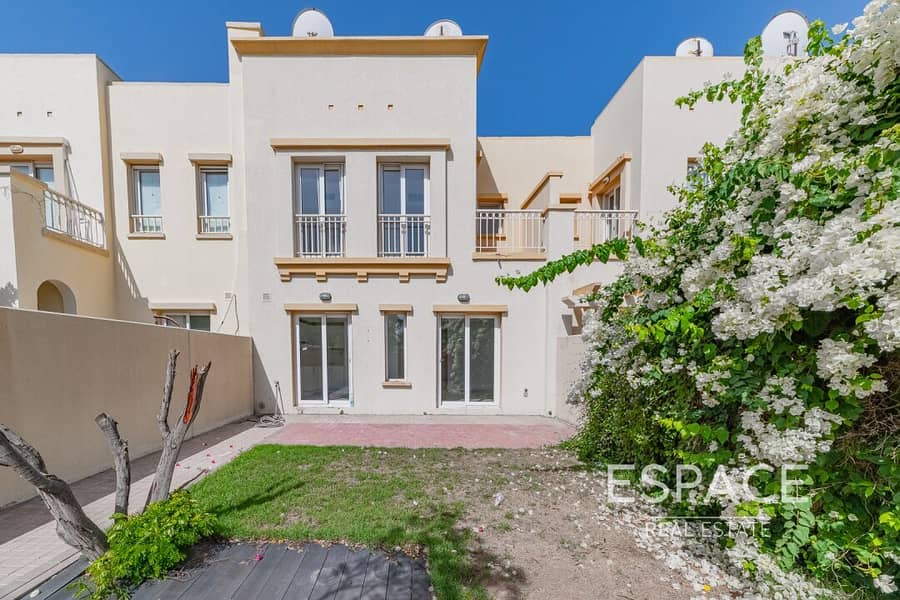 Semi Upgraded | 2 Bed | Available Now Semi Upgraded | 2 Bed | Available Now