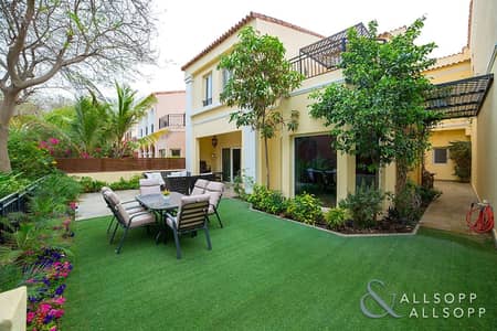 Backing Communal Pool | Owner Occupied Backing Communal Pool | Owner Occupied