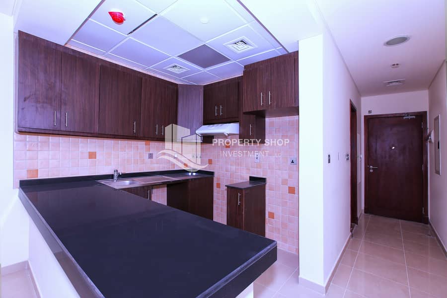6 studio-apartment-abu-dhabi-al-reem-island-city-of-lights-hydra-avenue-kitchen. JPG