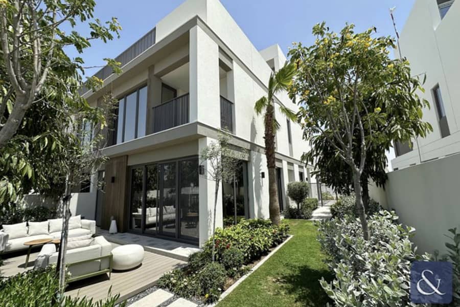 Single Row | Closed Kitchen | Live Suite Single Row | Closed Kitchen | Live Suite