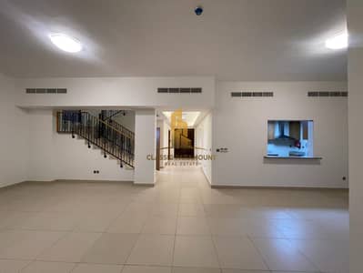 فیلا 4 غرف نوم للايجار في ند الشبا، دبي - فیلا في ند الشبا 3،ند الشبا 4 غرف 235000 درهم - 8974564