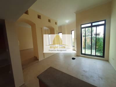 Spacious luxury Villa, 4Bedroom |Located Al khaldiyah near to Khaldiyah mall with Maid'sroom room Parking |Rent 165k yearly