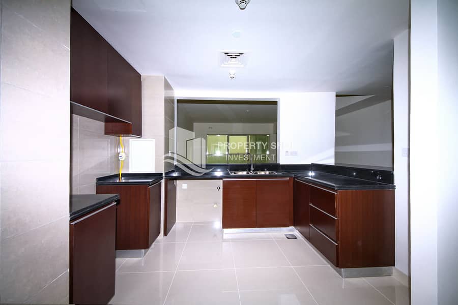 5 2-bedroom-apartment-al-reem-island-marina-square-burooj-view-kitchen. JPG