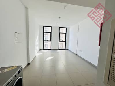 Studio for Rent in Muwaileh, Sharjah - Lavish brand new huge studio with kitchen appliance