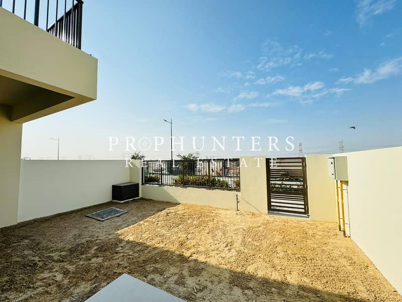 Single Row Brand New 3 Bedrooms Near Pool And Park
