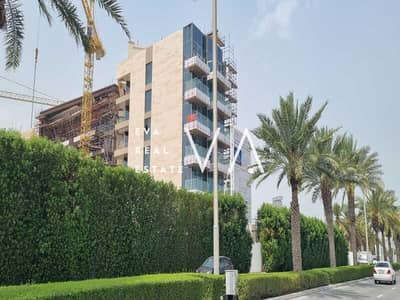 2 Bedroom Apartment for Sale in Palm Jumeirah, Dubai - High ROI | Private Beach Access | Elegant