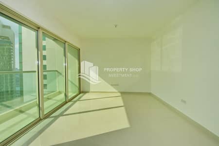 2 Bedroom Flat for Sale in Al Reem Island, Abu Dhabi - 2-bedroom-apartment-al-reem-island-marina-square-al-maha-tower-living-area. JPG