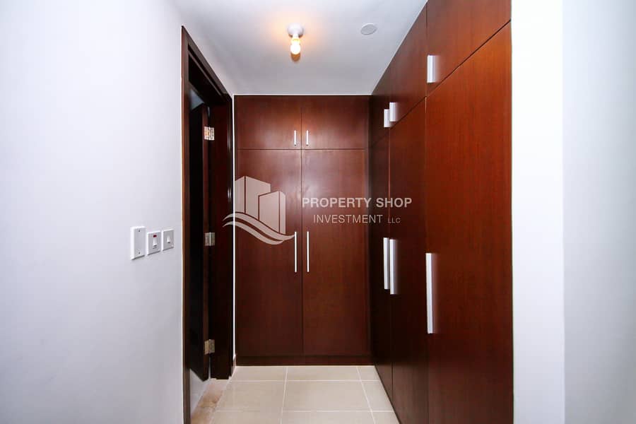 5 1-bedroom-abu-dhabi-apartment-al-reem-island-marina-square-al-maha-tower-cabinet. JPG