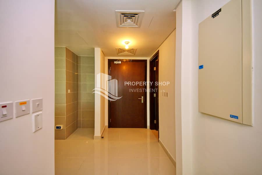 10 1-bedroom-abu-dhabi-apartment-al-reem-island-marina-square-al-maha-tower-foyer. JPG