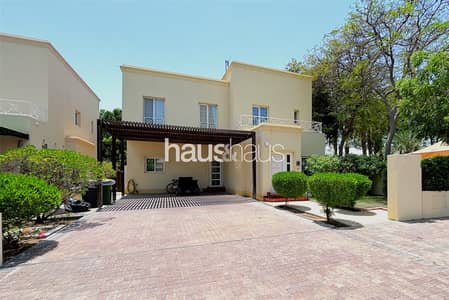 4 Bedroom Villa for Sale in The Lakes, Dubai - Pool view | Vacant on transfer | 4 bedrooms