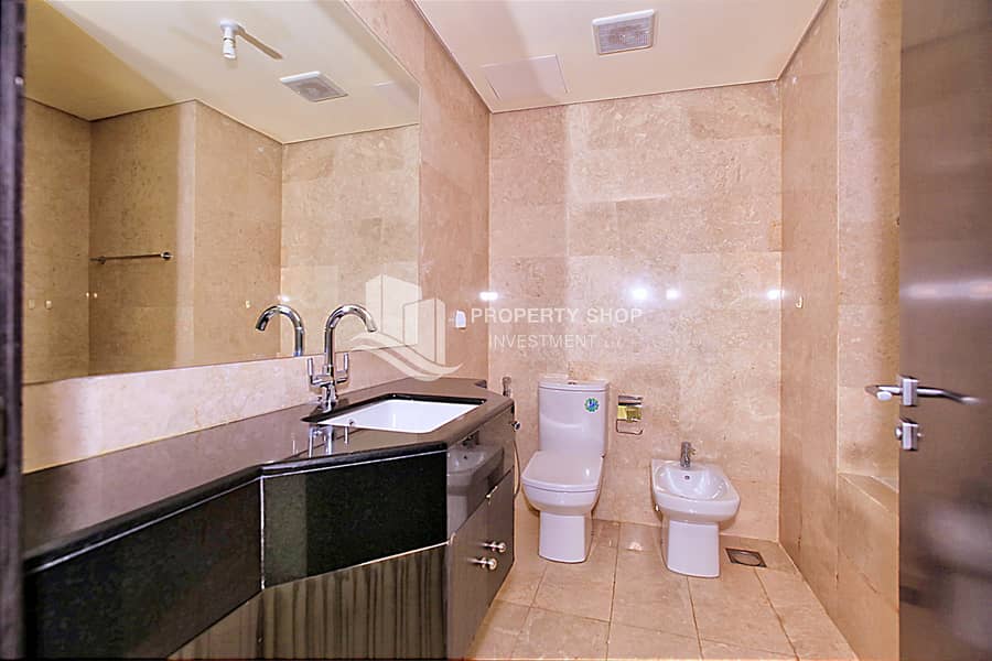 7 1-bedroom-apartment-al-reem-island-marina-square-ocean-terrace-bathroom. JPG