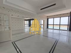 شقة في منطقة الكورنيش 2 غرف 110000 درهم - 8980982