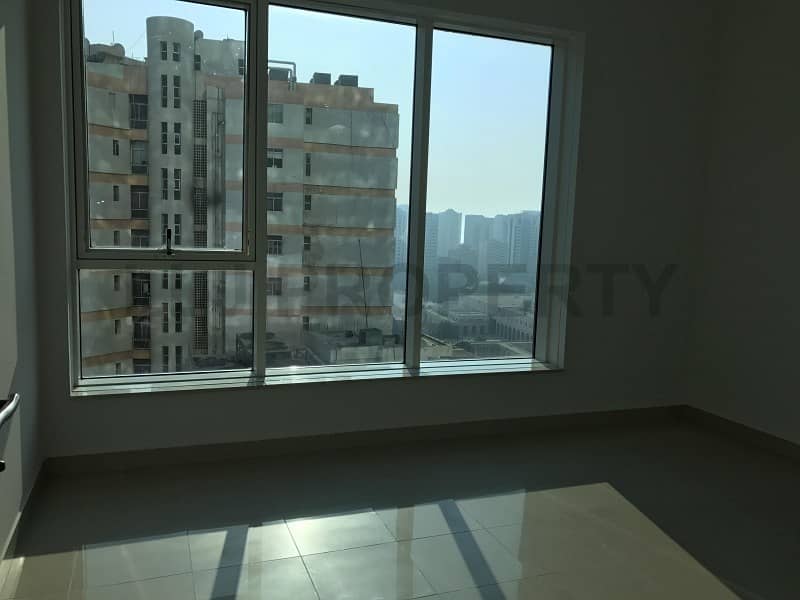 Available Studio With Amenities in City Center!!!!