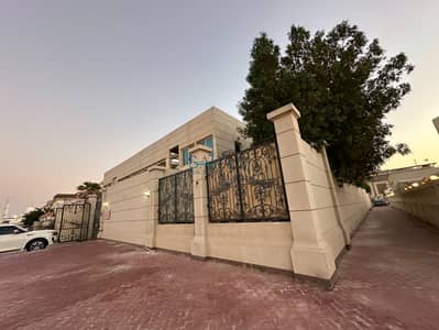 3 Bedroom Villa for Rent in Al Mushrif, Abu Dhabi - Garden View + Terrace | Excellent Location