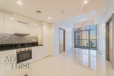 2 Bedroom Apartment for Sale in Business Bay, Dubai - 2 Bedrooms | High Floor | Canal View | Balcony