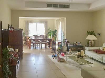 Spacious & Bright | Cluster G | Single Row Spacious & Bright | Cluster G | Single Row