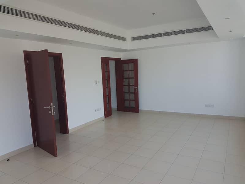 Fabulous 2Br with gym and parking near Al Wahada