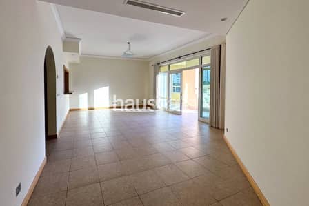 2 Bedroom Apartment for Rent in Palm Jumeirah, Dubai - Beach Access | 2 Bed + Maid Room | Garden Views