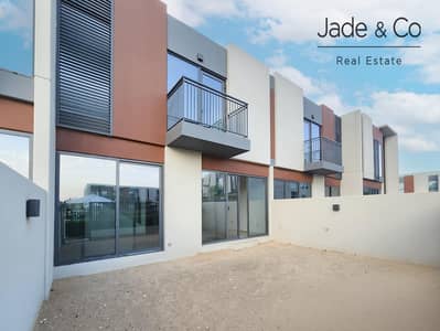3 Bedroom Villa for Rent in Dubailand, Dubai - Community Expert | 3 Beds | Overlooking The Pool