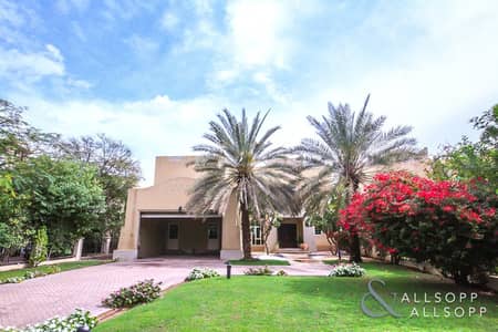 4 Bedroom Villa for Rent in Jumeirah Islands, Dubai - Renovated | 4 Bedrooms | Main Lake Views 4 Bedroom Villa for Rent in Jumeirah Islands, Dubai - Renovated | 4 Bedrooms | Main Lake Views