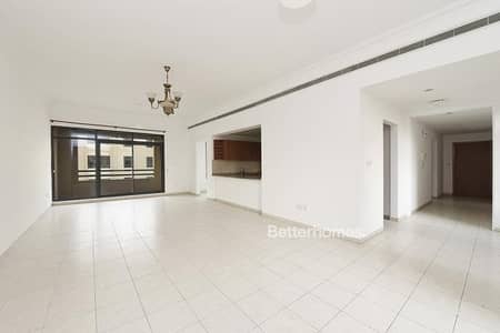 Large 2+study | Pool View | Vacant Large 2+study | Pool View | Vacant
