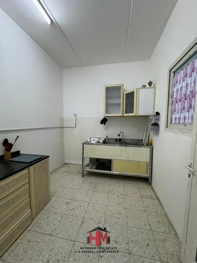 HUGE STUDIO WITH SEPARAT KITCHEN 2000 MONTHLY AVAILABLE AT AL SHAMKHA
