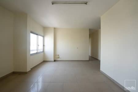 شقة 2 غرفة نوم للايجار في أبو شغارة، الشارقة - شقة في بناية الزجاجة،أبو شغارة 2 غرف 25000 درهم - 8968604