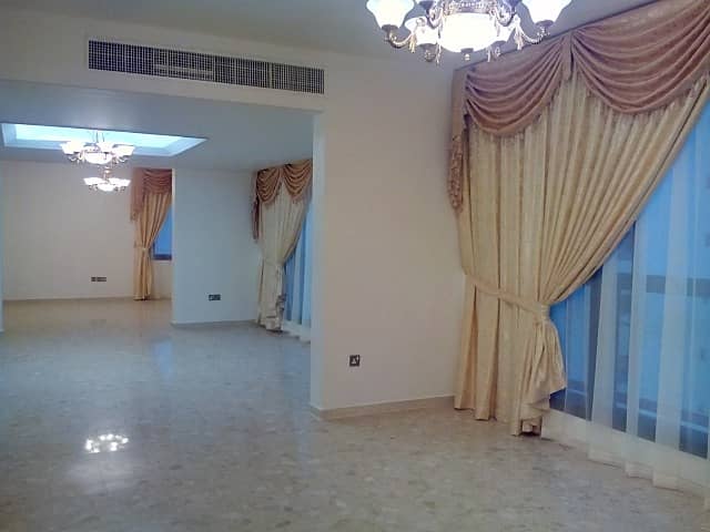 شقة في منطقة النادي السياحي 4 غرف 150000 درهم - 3370275