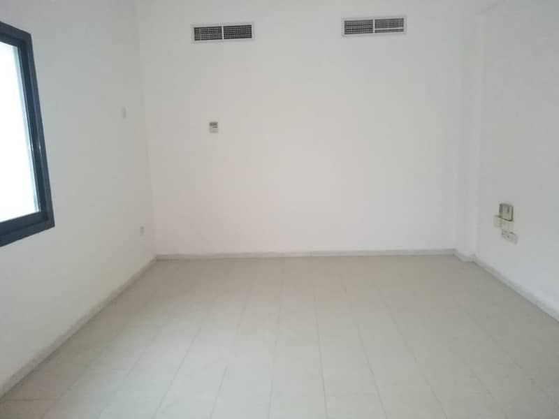 Квартира в Абу Шагара, 2 cпальни, 32000 AED - 3954935