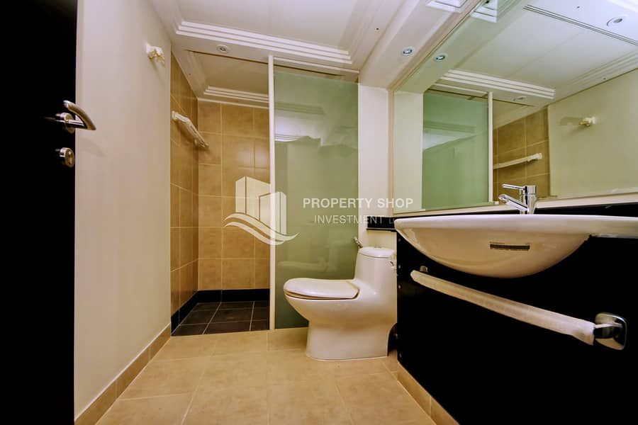 7 4-bedroom-villa-al-reef-contemporary-village-master-bathroom. JPG