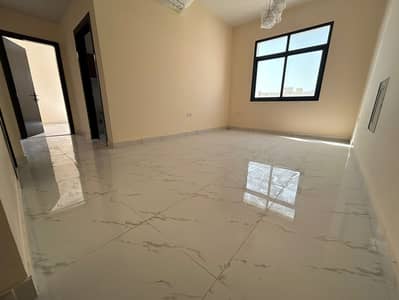 A room and a hall for the first resident in Al Mowaihat 3, close to Ajman Academy and the Sharjah and Dubai exits. The price is 30 thousand. Payment i