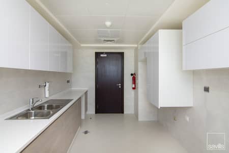 3 Bedroom Flat for Rent in Danet Abu Dhabi, Abu Dhabi - Great Spacious|3 Bedroom|Maids room|Saraya Tower