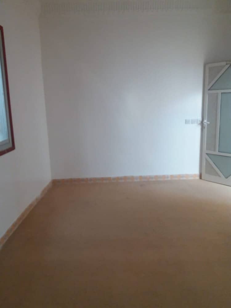 5 BHK Villa with majlis, hall, covd parking, 3 baths, kitchen, A/C and store in Sabkha area