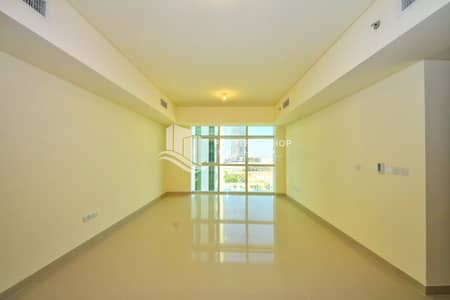 1 Bedroom Flat for Sale in Al Reem Island, Abu Dhabi - 1-bedroom-apartment-al-reem-island-marina-square-tala-tower-living area. JPG