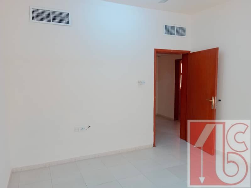 5 The 1st Bedroom - الغرفة الاولى