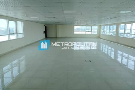 Office for Rent in Mussafah, Abu Dhabi - Huge Office Space | With Pantry and 2 Toilets