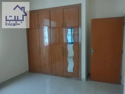 For rent in Ajman, a room and a hall, Al Nuaimiya, 2 King Faisal Street A very, very large space Closets in the wall, one bathroom without a balcony P