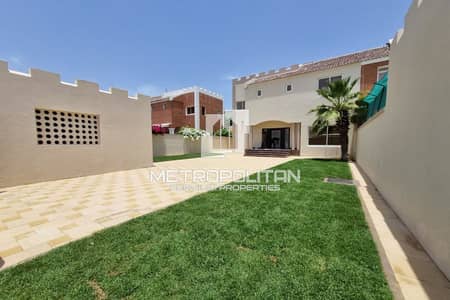 4 Bedroom Villa for Rent in Umm Suqeim, Dubai - Semi Independent Villa | Compound | Near Beach