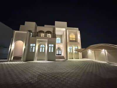 Outstanding 7 Master Bedrooms, Majlis, Hall and maid rooms Villa