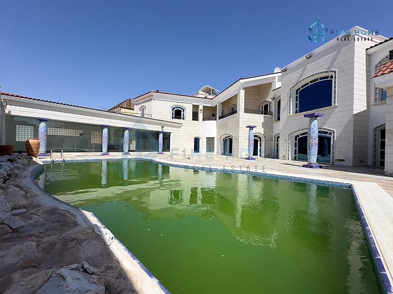 Luxurious VIP Villa w/Facilities | Prime Location