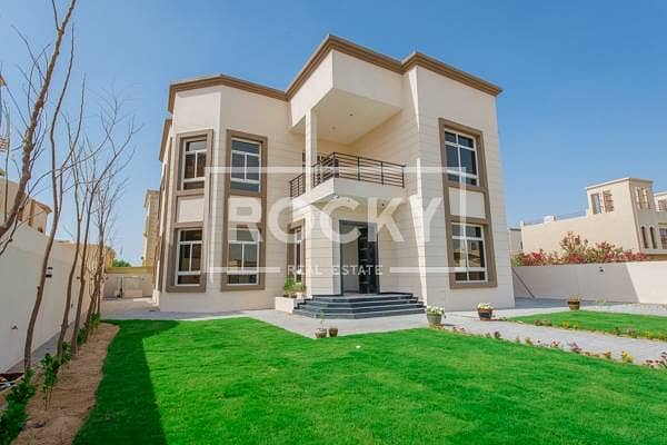 Brand new 5 bed villa and close to park