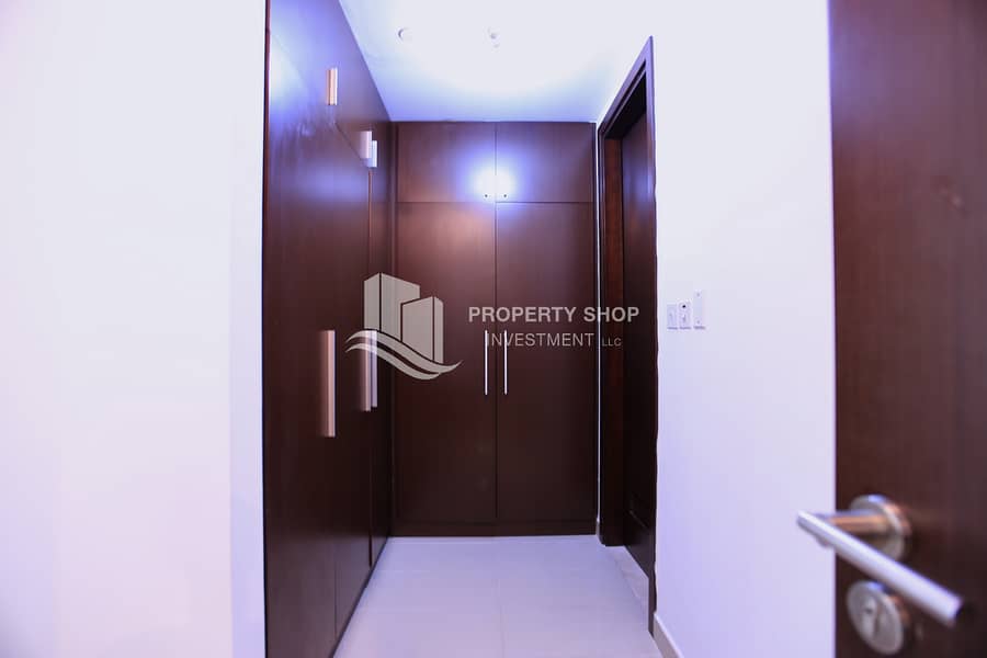 4 1-bedroom-apartment-al-reem-island-marina-square-al-maha-tower-cabinet. JPG