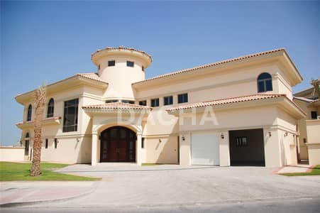 5 Bedroom Villa for Sale in Palm Jumeirah, Dubai - Best Price! | Vacant |  Mid Number | Skyline