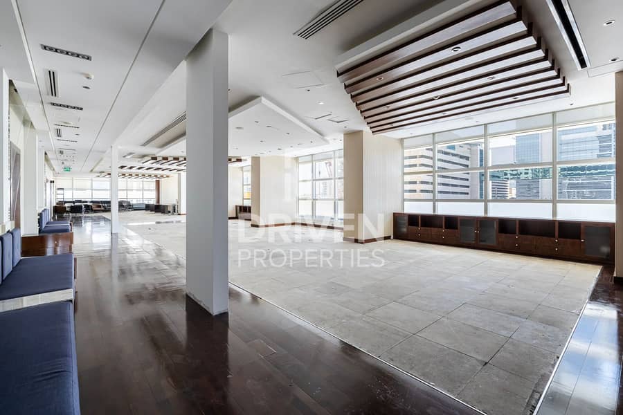 位于谢赫-扎耶德路，纳西玛大厦 的住宅楼层 1398600 AED - 9007905