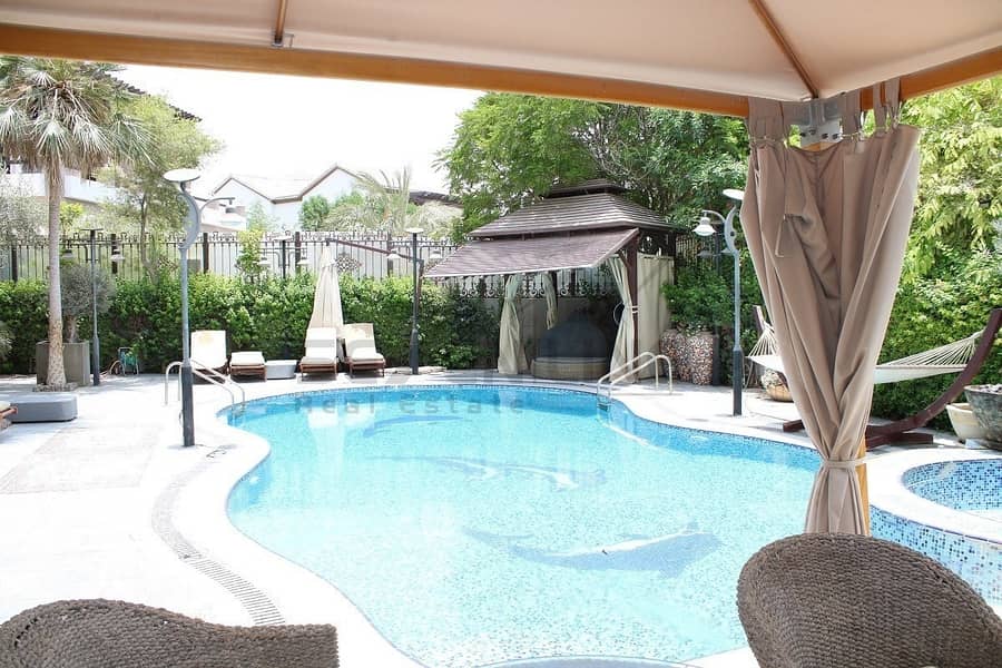 Luxurious 5 Bedroom Villa with Private Pool Luxurious 5 Bedroom Villa with Private Pool