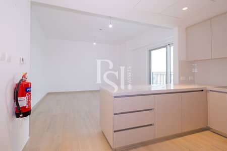2 Bedroom Apartment for Rent in Yas Island, Abu Dhabi - building-3-waters-edge-yas-island-abu-dhabi-living-area (3). JPG
